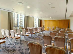 Canary Riverside Plaza Hotel