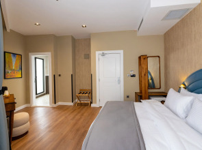 Nenessa Airport Hotel