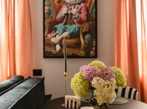 Апартаменты Новые Дизайнерские с Видом на Верхнее Озеро