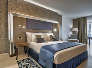 Отель AX The Palace