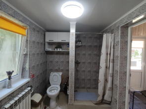 Частный дом у горной реки