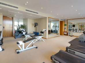 Canary Riverside Plaza Hotel