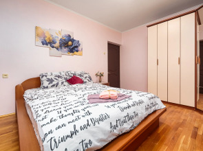 Апартаменты Семейная Квартира на 6 человек м.Домодедовская