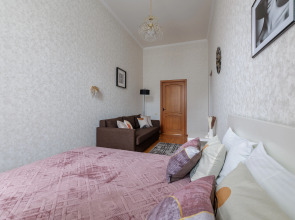 Апартаменты у Казанского Собора DereMRents ДереМРентс