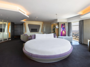 Отель V Hotel Dubai Curio Collection by Hilton