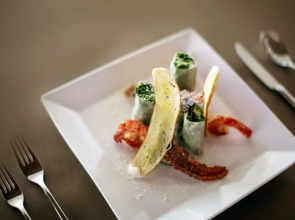 Отель Maximilan Danang Beach