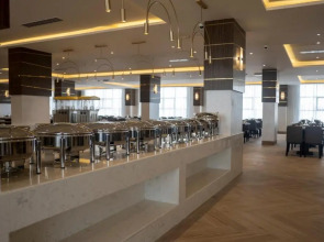 Отель The Plaza  and Resort