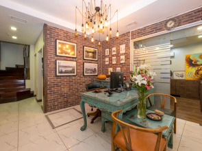 Отель The Marions Suite