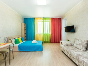 Апартаменты студия в ярких тонах в центре Тюмени