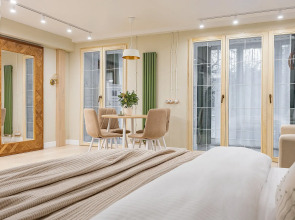 Апартаменты в Центре на Невзоровых 7 Сова-Дом