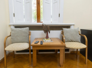 Апартаменты двухкомнатные с гостинной комнатой на Торговой улице ( K5)