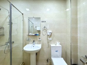 Отель The Moon Hotel