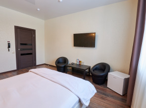 Отель Village House