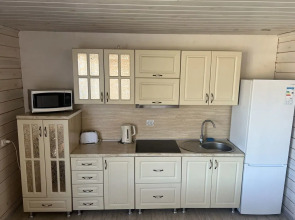 Частный дом с баней бассейном и мангалом на берегу реки