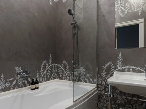 Апартаменты Bird Nest 80 кв.м с Балконом и Видом на Набережную Канала Грибоедова