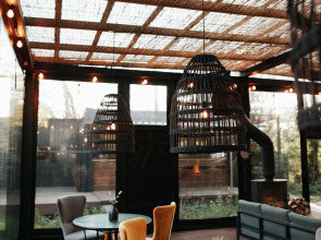 Поляна Глэмпинг, 1-я линия моря (12+)