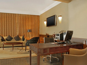 Отель Sheraton Kampala
