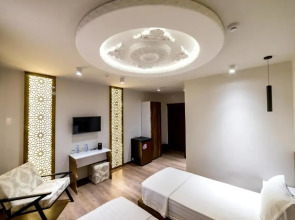 Отель Khans Palace