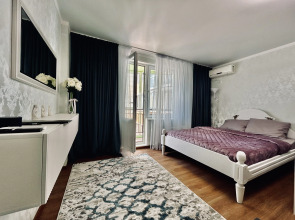 Квартира Уютная просторная однушка (55кв.) с АЛИСОЙ