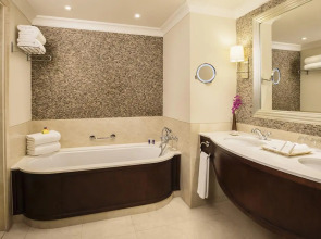 Отель JA The Resort - JA Palm Tree Court