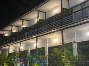 Hotel YogiTree beach Resort & Cafe