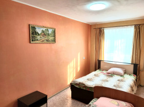 Квартира трёхкомнатная просторная (вместимость до 11 чел.) с изолированными комнатами в центре города