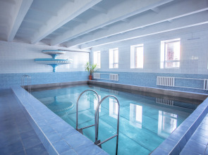 Гостиница Мир на Карбышева