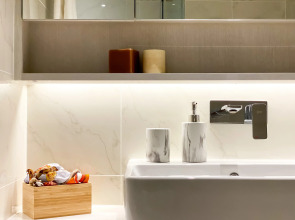 Апартаменты 2 спальни с видом на озеро в шаге от моря