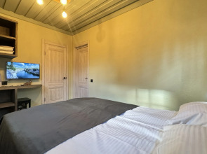 Частный дом коттедж у пристани в центре города