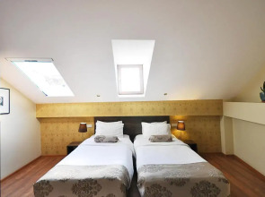 Отель Tekla Palace