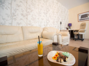 Отель Первомайский