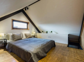 Gostevoy Dom Family Barn Karvala