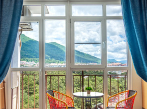 Квартира Евротрешка с видом на горы