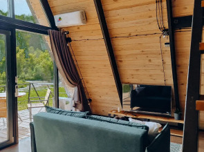 Шале А-фрейм с панорамным остеклением и террасой