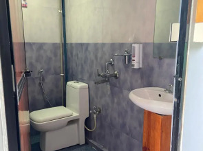 Hotel YogiTree beach Resort & Cafe