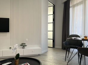 Апартаменты улучшенные в центре города от Sweet Home