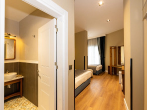 Nenessa Airport Hotel