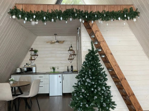 Дом А-фрейм с банным чаном у леса