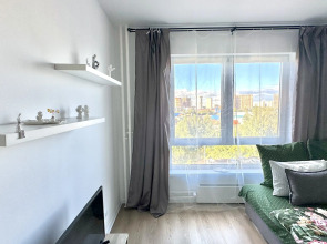 Апартаменты Истоман Two с видом на пруд