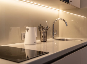 Апартаменты Дизайнерские с бассейном и морем вместимостью от 1 до 3 гостей от собственника