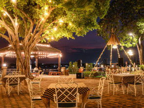 Отель Montien Riverside Hotel Bangkok