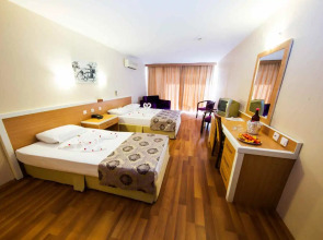 Отель Tuntas Beach Altinkum