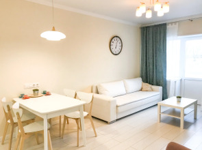 Апартаменты Светлая квартира на берегу залива