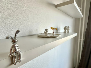 Апартаменты Истоман Two с видом на пруд