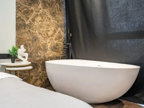 Апартаменты с Ванной у Окна