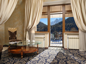 Домбай Пэлас