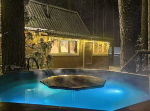 Коттедж с баней в сосновом бору у озера, рядом с турбазой Чайка