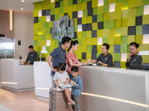 Отель Holiday Inn & Suites Saigon Airport