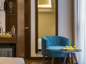 Отель Maximilan Danang Beach