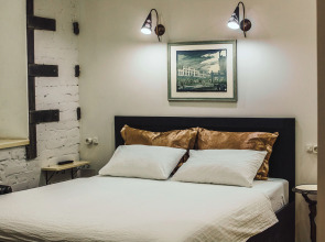 Отель Brick Walls Hotel